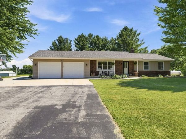 W2038 COUNTY ROAD WH, Mount Calvary, WI 53057