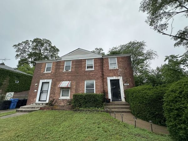 9742 S Hoxie Avenue , Chicago, IL 60617