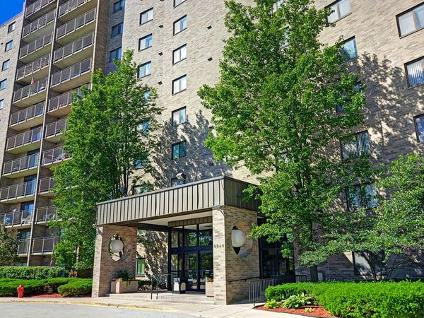6340 AMERICANA Drive , Unit 117, Willowbrook, IL 60527