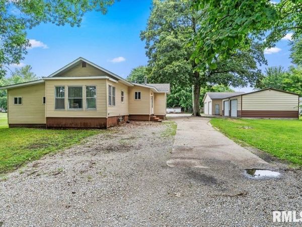 708 N 4TH Street, Auburn, IL 62615