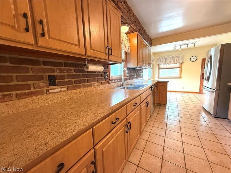 1901 Kapel Drive, Euclid, OH 44117 Photo 3