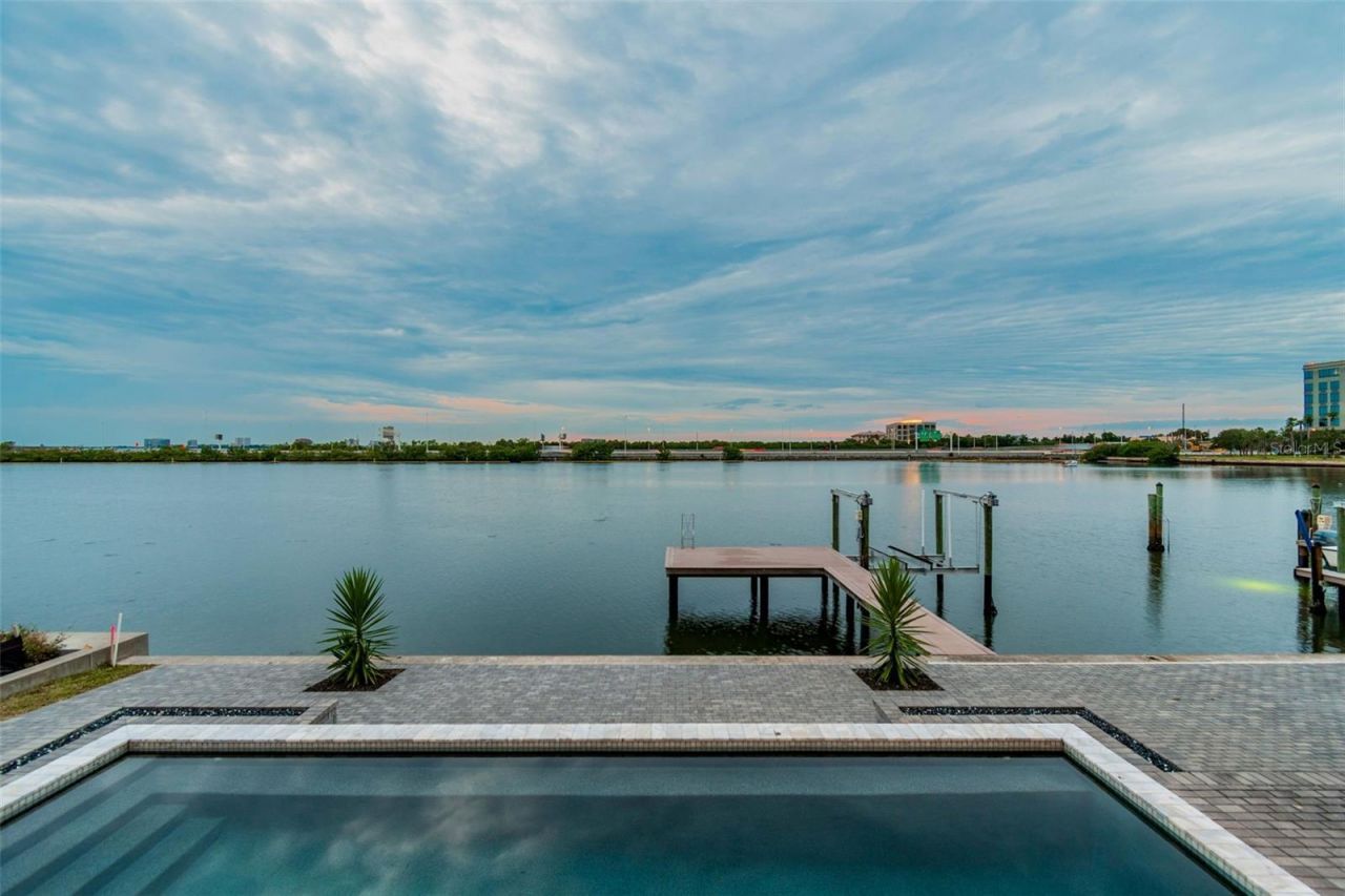 5811 Mariner Street, Tampa, FL 33609 Photo