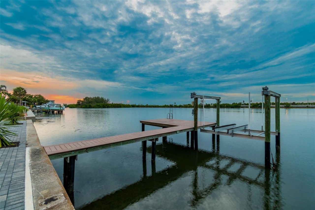 5811 Mariner Street, Tampa, FL 33609 Photo