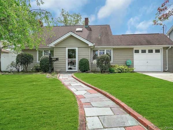 30 Book Lane , Levittown, NY 11756