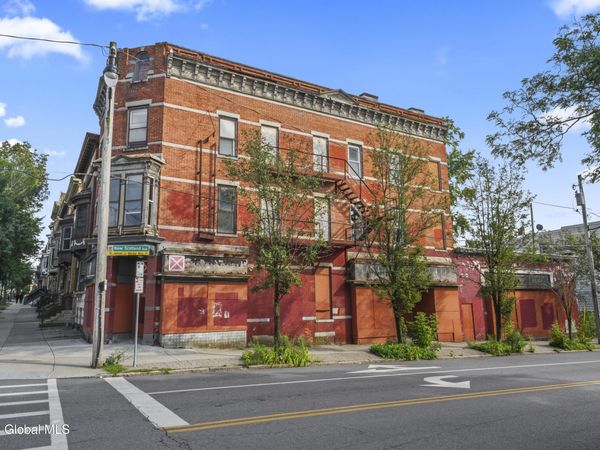 558 Madison Avenue, Albany, NY 12208