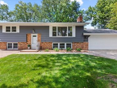 9131 Annapolis Lane N, Maple Grove, MN 55369