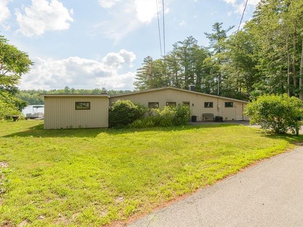 181 Peninsula Dr, Lunenburg, MA 01462