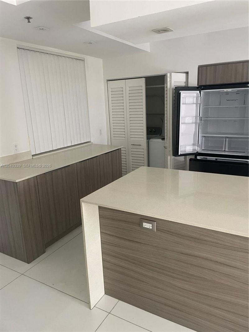 3155 NE 184th St , Unit 8105, Aventura, FL 33160 Photo