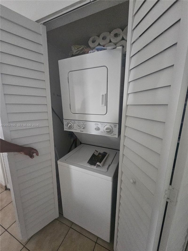 1750 W 46th St , Unit 518, Hialeah, FL 33012 Photo