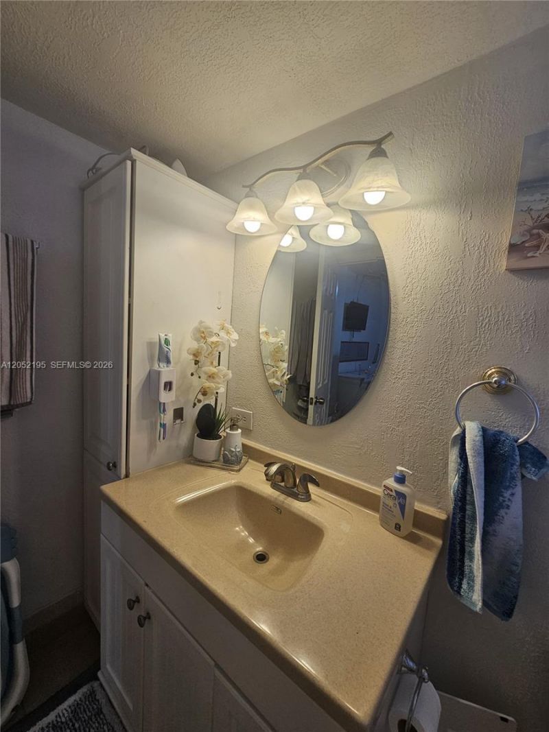 1750 W 46th St , Unit 518, Hialeah, FL 33012 Photo