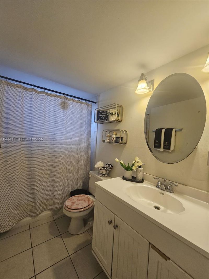 1750 W 46th St , Unit 518, Hialeah, FL 33012 Photo