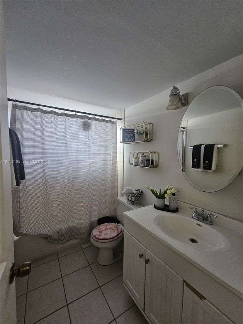 1750 W 46th St , Unit 518, Hialeah, FL 33012 Photo