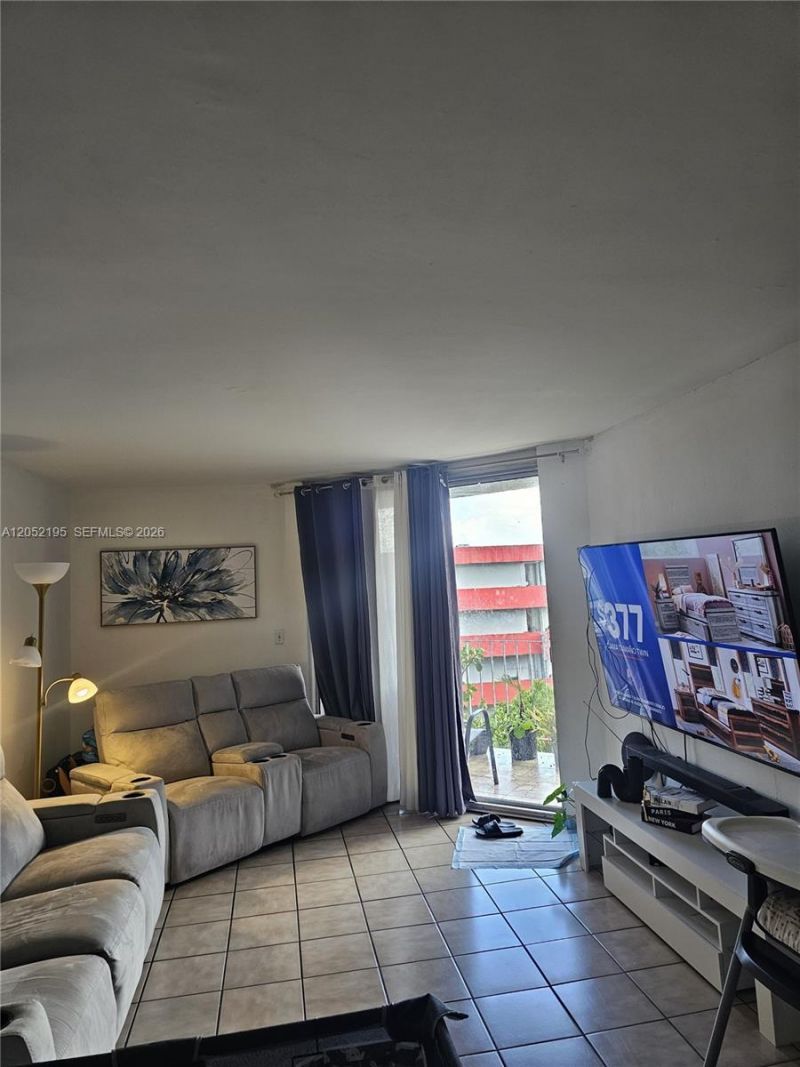 1750 W 46th St , Unit 518, Hialeah, FL 33012 Photo