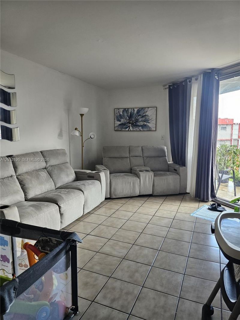 1750 W 46th St , Unit 518, Hialeah, FL 33012 Photo