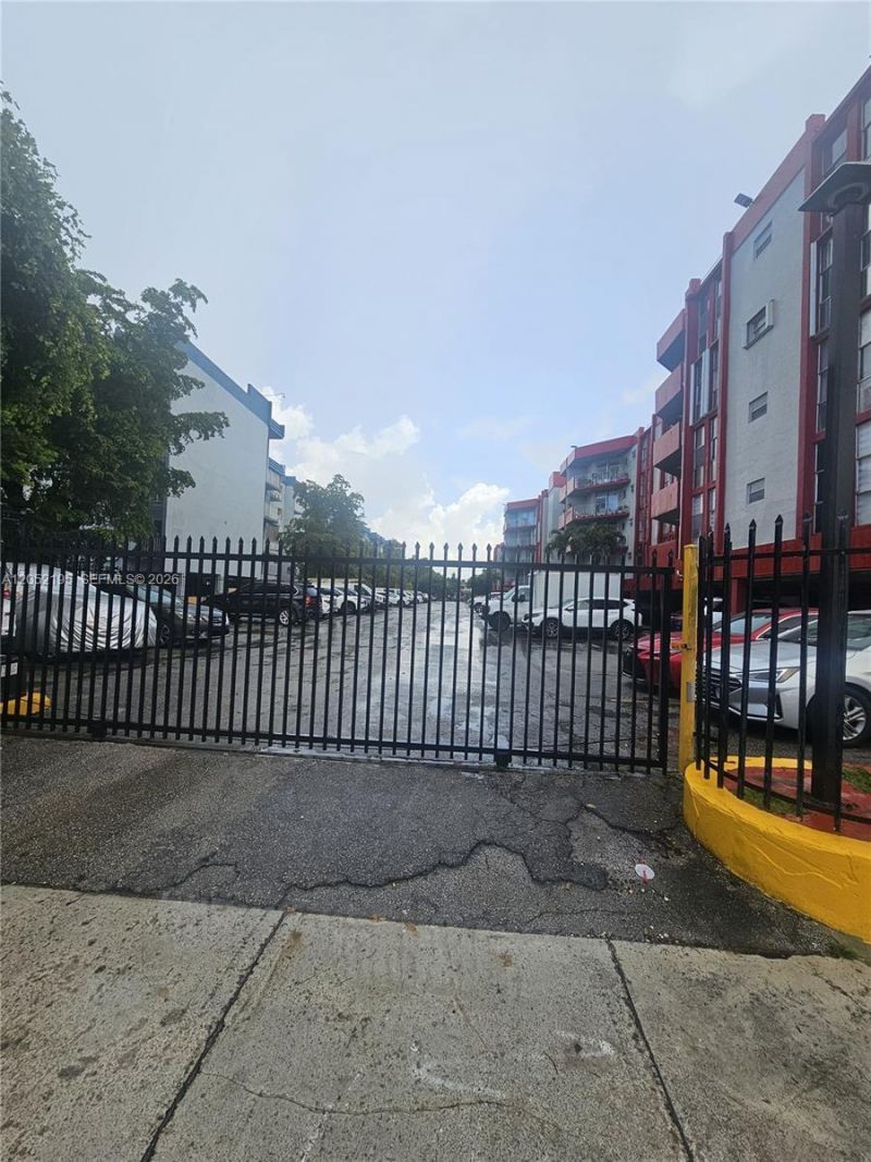 1750 W 46th St , Unit 518, Hialeah, FL 33012 Photo