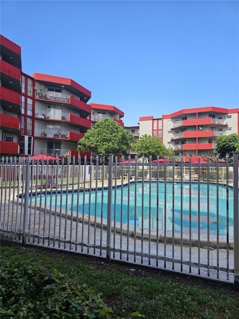 1750 W 46th St , Unit 518, Hialeah, FL 33012 Photo