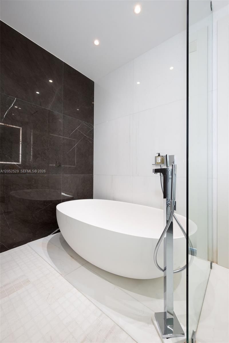 300 Biscayne Boulevard Way , Unit 1705W, Miami, FL 33131 Photo