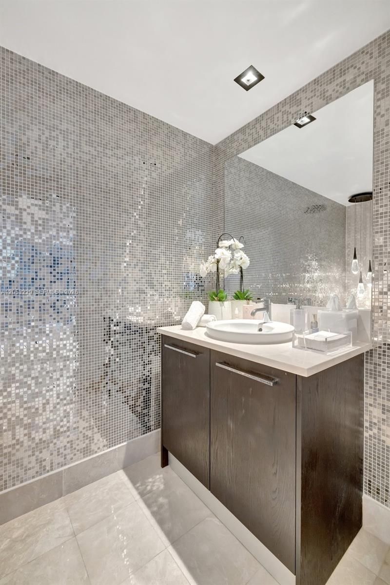 17121 Collins Ave , Unit 808, Sunny Isles Beach, FL 33160 Photo