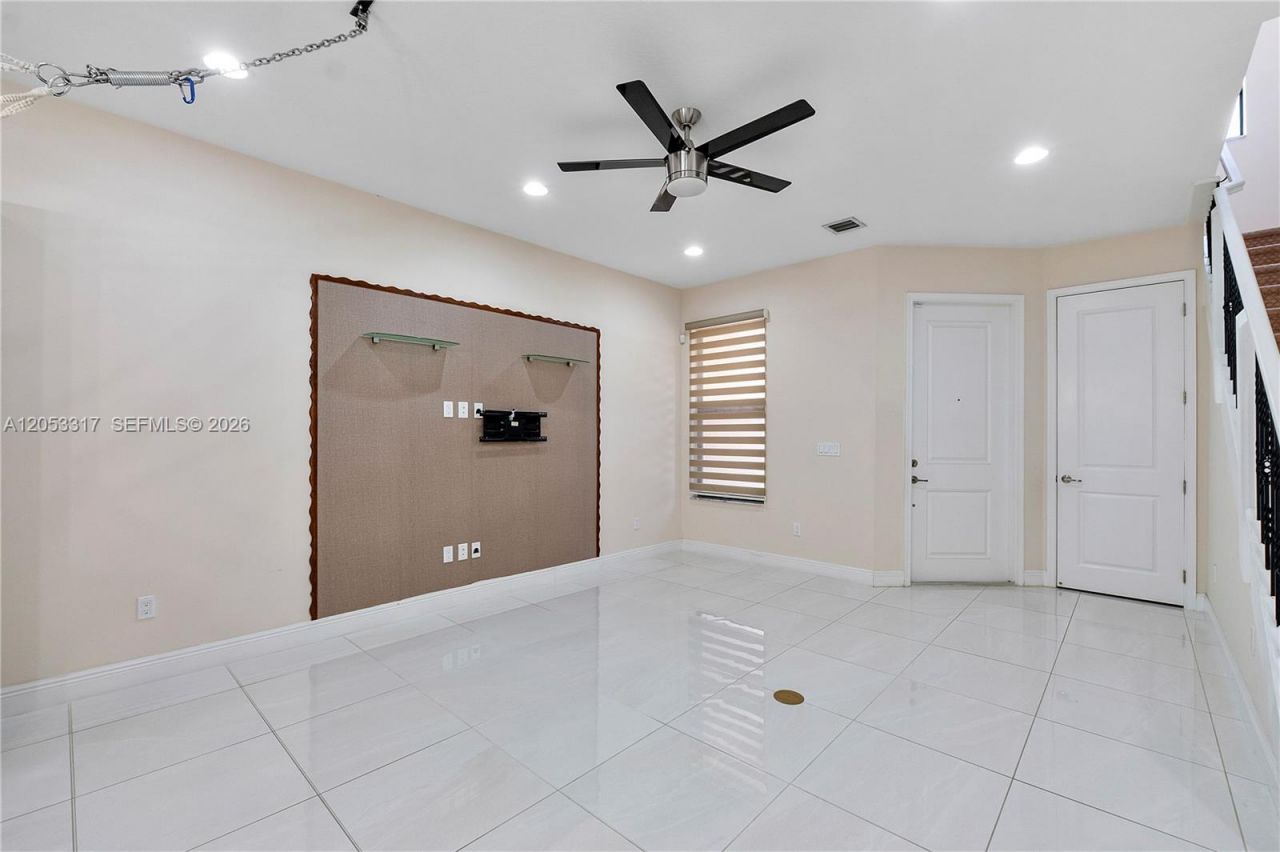 20914 NW 1st Dr, Pembroke Pines, FL 33029 Photo