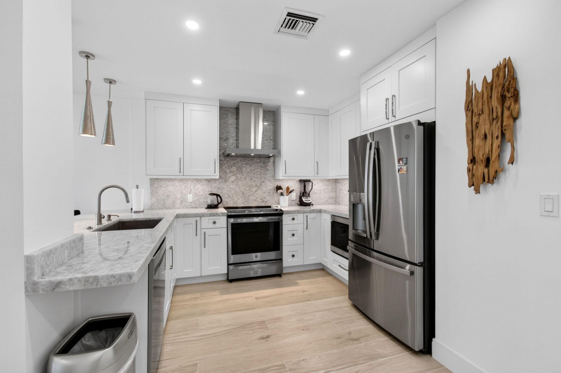120 N Ocean Boulevard, Unit 203, Delray Beach, FL 33483 Photo