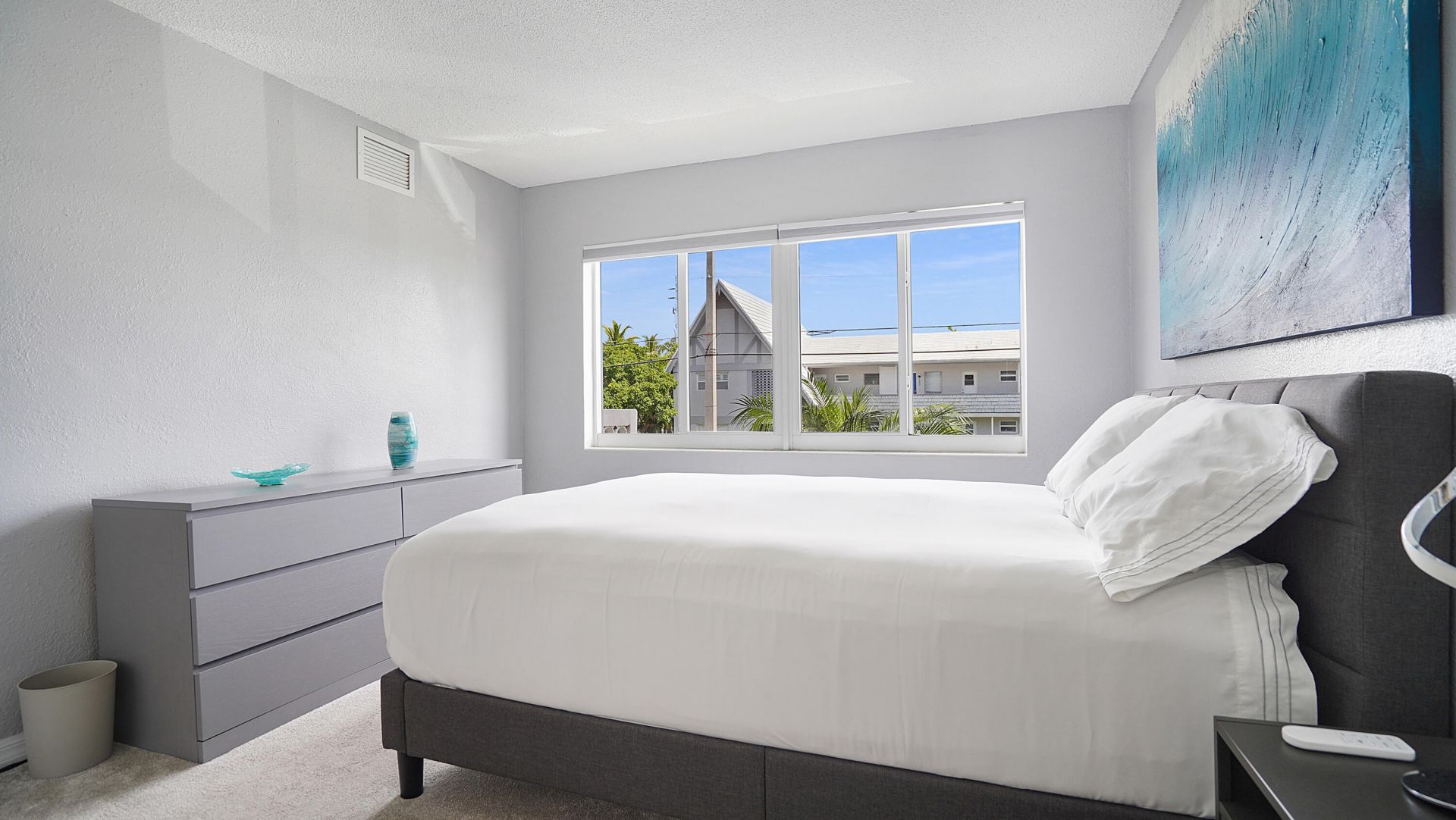 3220 Bayview Drive, Unit 202, Fort Lauderdale, FL 33306 Photo