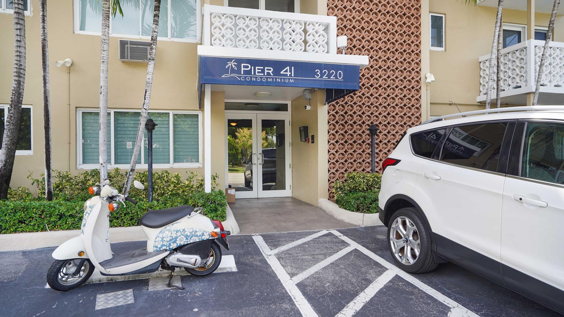 3220 Bayview Drive, Unit 202, Fort Lauderdale, FL 33306 Photo
