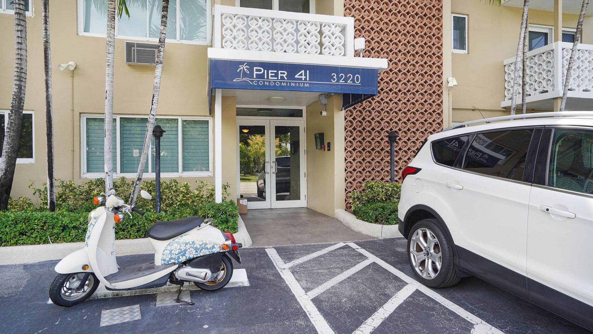 3220 Bayview Drive, Unit 202, Fort Lauderdale, FL 33306 Photo
