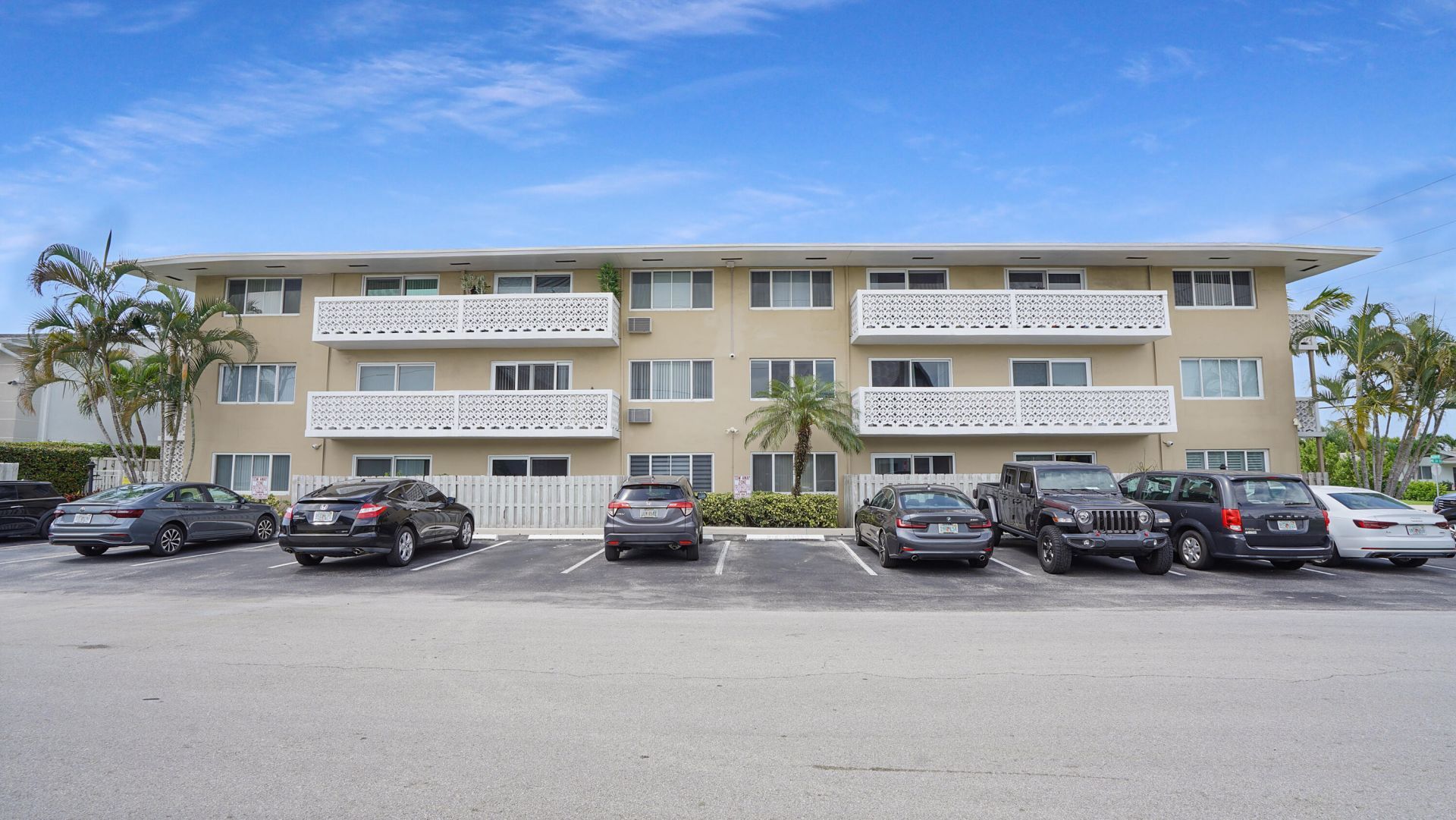 3220 Bayview Drive, Unit 202, Fort Lauderdale, FL 33306 Photo
