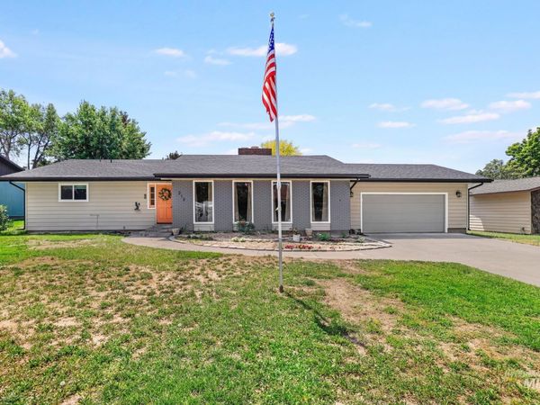 213 N 3rd Ave, Buhl, ID 83316