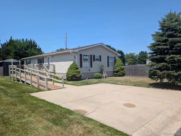 59 Foxpointe Court , Swartz Creek, MI 48473