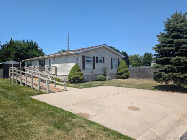 59 Foxpointe Court, Swartz Creek, Mi 48473