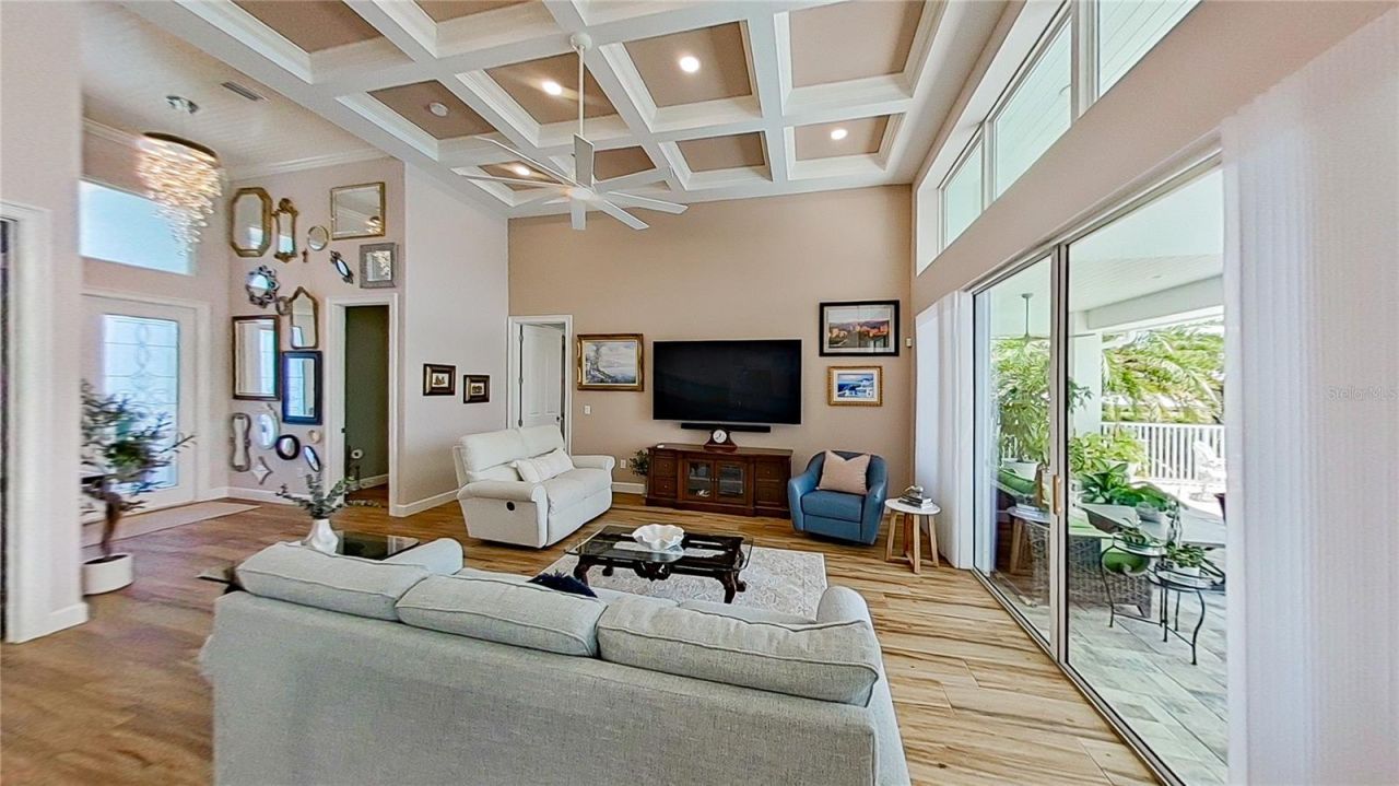 838 SW Kings Bay Drive, Crystal River, FL 34429 Photo
