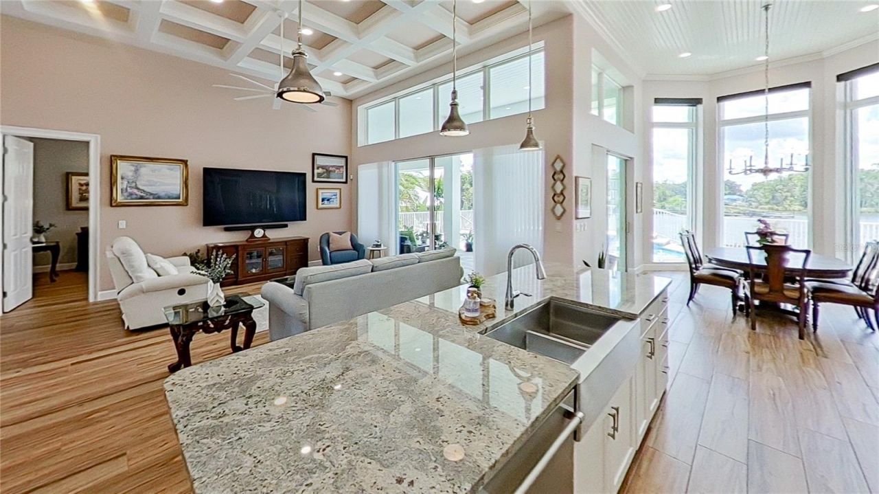 838 SW Kings Bay Drive, Crystal River, FL 34429 Photo