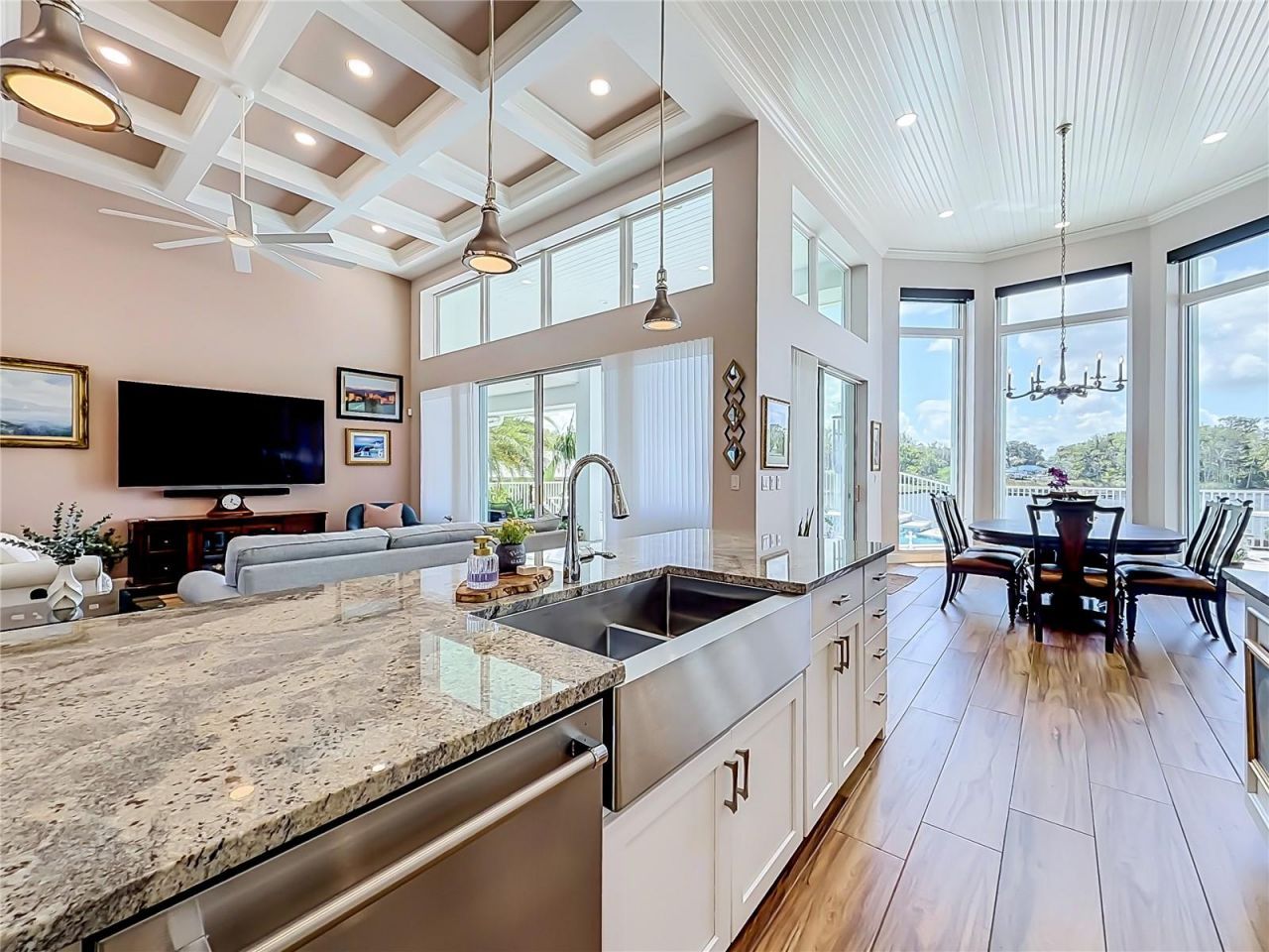 838 SW Kings Bay Drive, Crystal River, FL 34429 Photo