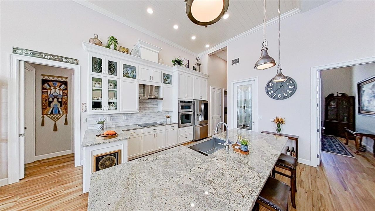 838 SW Kings Bay Drive, Crystal River, FL 34429 Photo