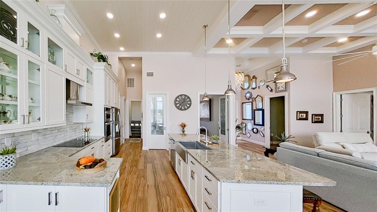 838 SW Kings Bay Drive, Crystal River, FL 34429 Photo