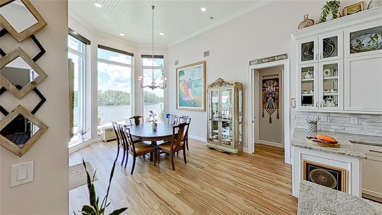 838 SW Kings Bay Drive, Crystal River, FL 34429 Photo