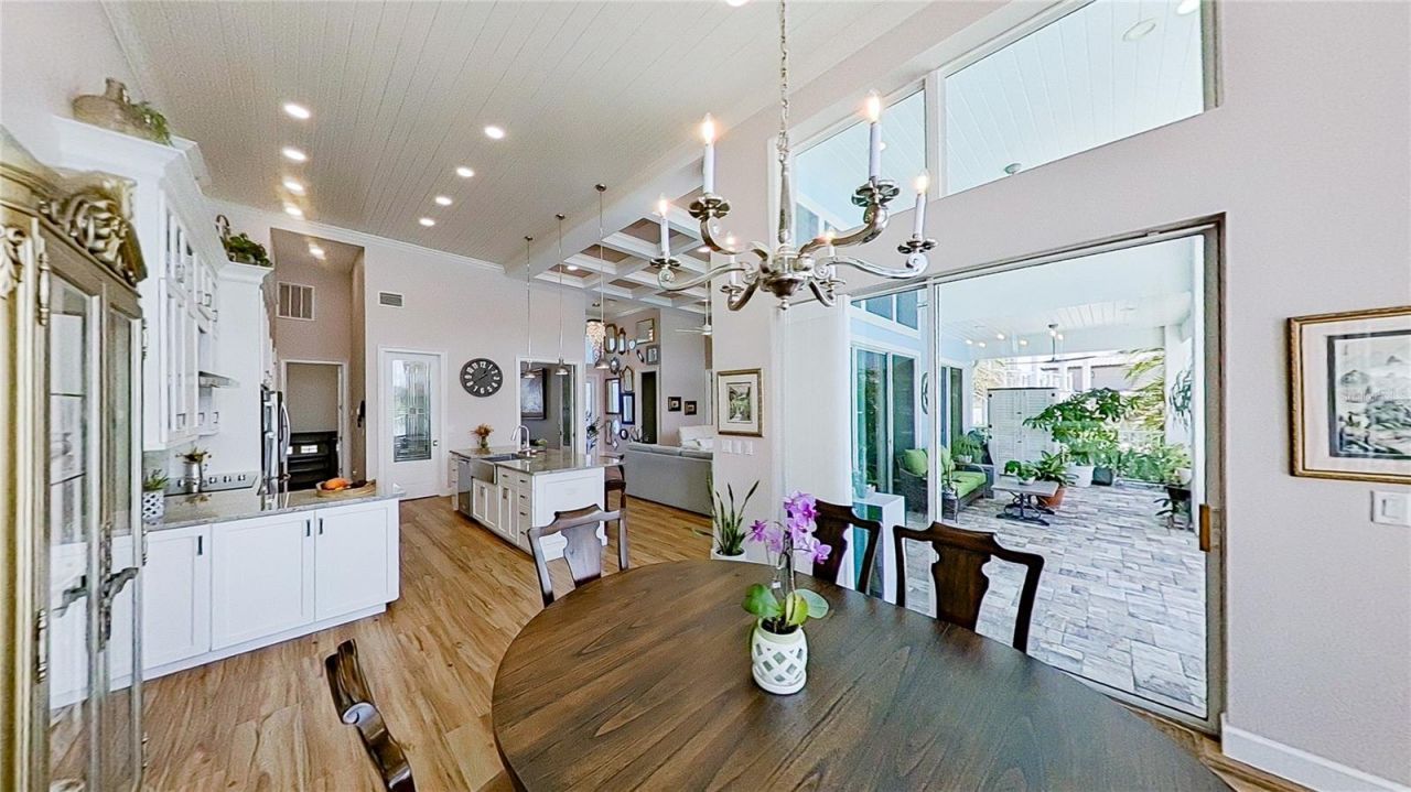 838 SW Kings Bay Drive, Crystal River, FL 34429 Photo