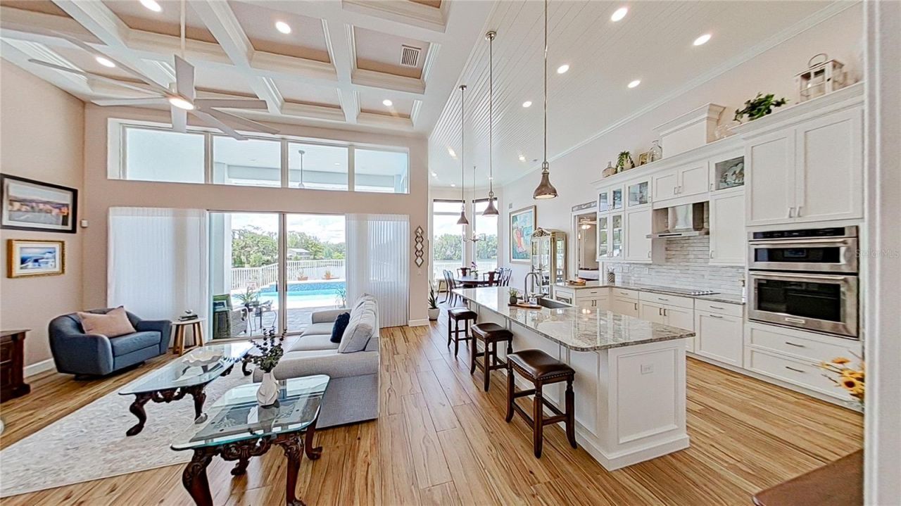 838 SW Kings Bay Drive, Crystal River, FL 34429 Photo