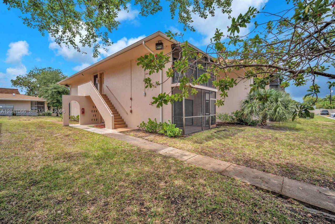 5821 Washington St, Unit 32, Hollywood, FL 33023 Photo