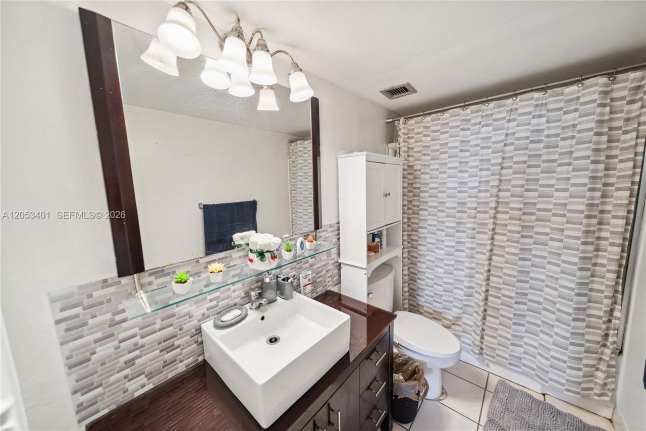 13499 Biscayne Blvd , Unit 703, North Miami, FL 33181 Photo