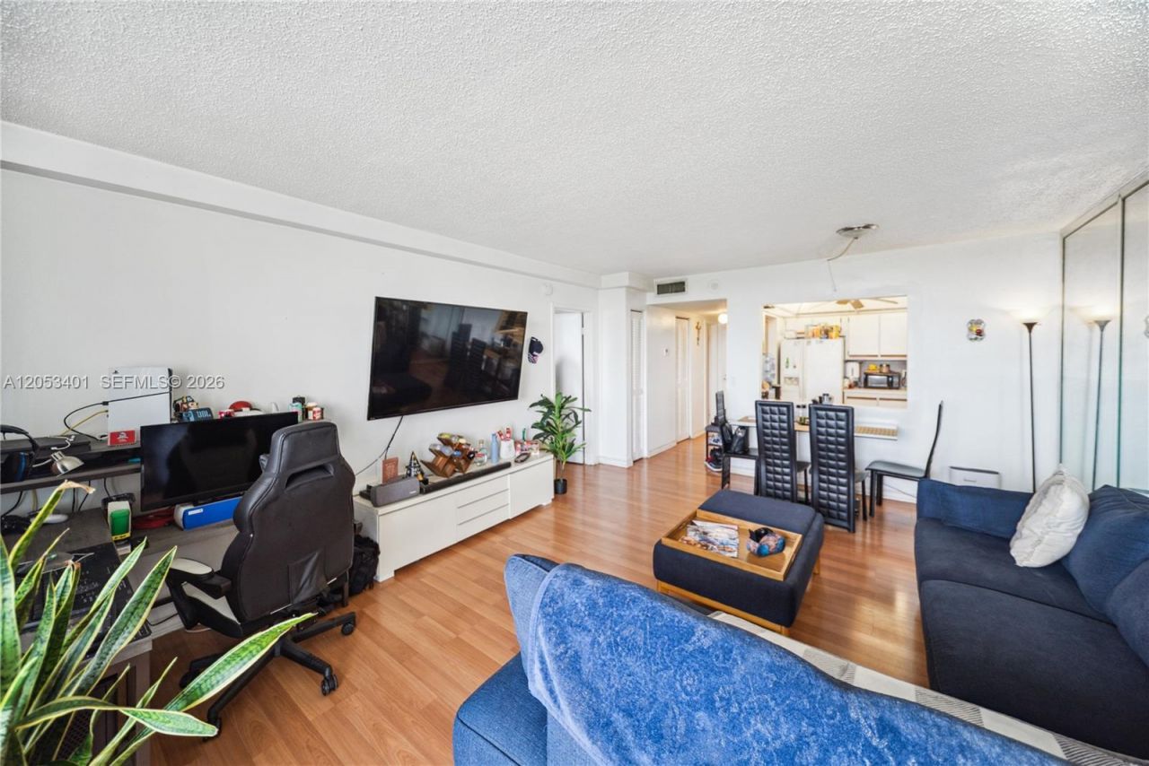 13499 Biscayne Blvd , Unit 703, North Miami, FL 33181 Photo