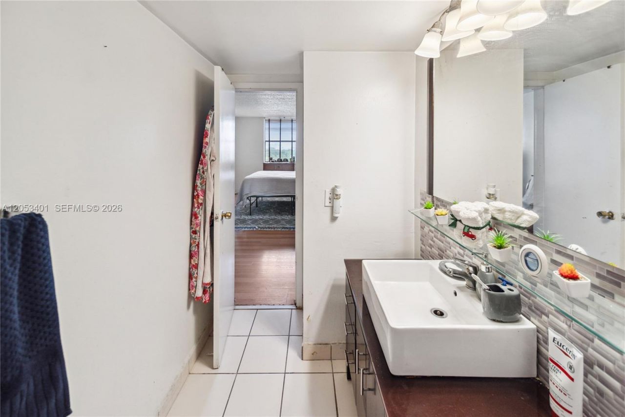 13499 Biscayne Blvd , Unit 703, North Miami, FL 33181 Photo