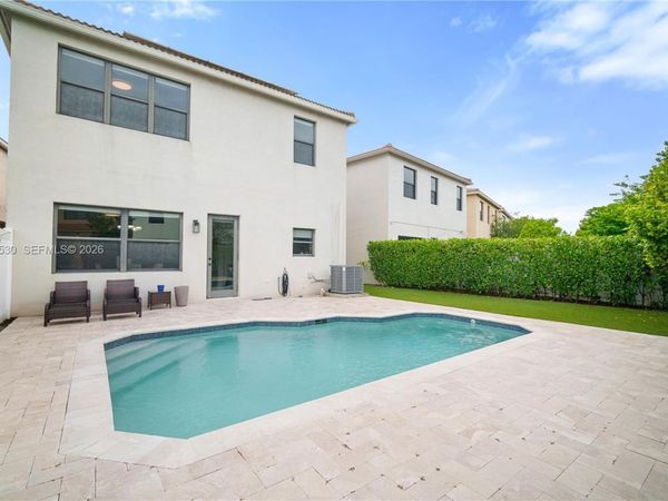 918 NE 191st St , Miami, FL 33179
