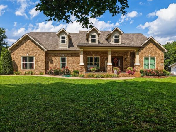 378 Hickory Heights Court , Bowling Green, KY 42104