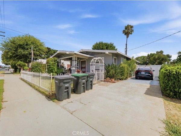 360 E La Veta , Orange, CA 92866