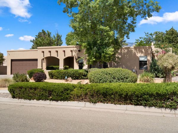 5632 Moon Street NE, Albuquerque, NM 87111