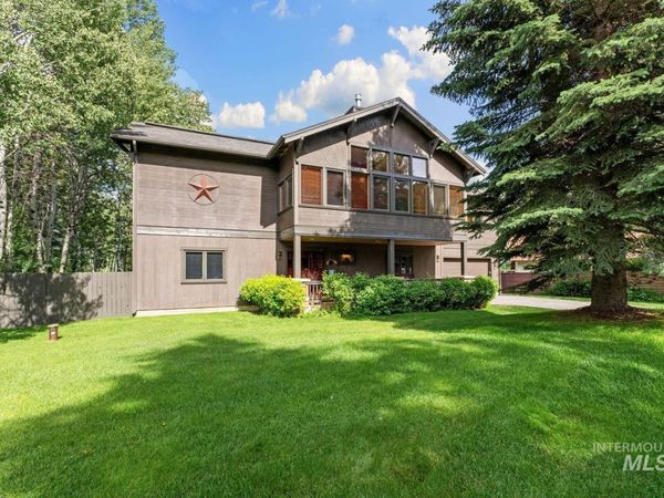 210 Eagle Creek Loop, Outside City Limits, ID 83340