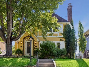 4033 Ewing Avenue S, Minneapolis, MN 55410