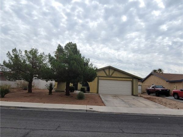 1841 Runningbear Drive, Las Vegas, NV 89108